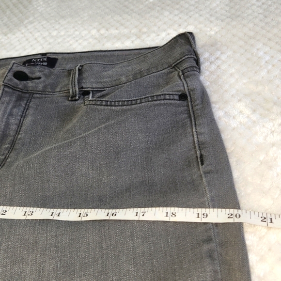 CHICOS NYDJ WOMENS JEANS SIZE 14  STRAIGHT LIFT X TUCK TECHNOLOGY MAKE AN OFFER! - Picture 8 of 16